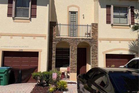 House in Homestead, Florida 3 bedrooms, 158.49 sq.m. № 1952905 - photo 1
