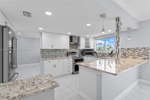 Casa en alquiler en Miami, Florida, 3 dormitorios, 167.6 m2 № 2017155 - foto 11