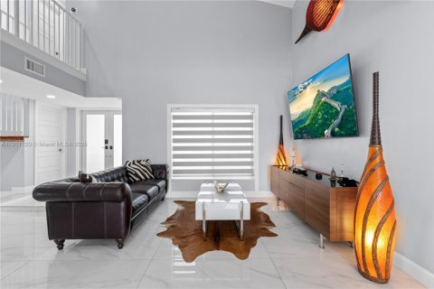 Casa en alquiler en Miami, Florida, 3 dormitorios, 167.6 m2 № 2017155 - foto 6