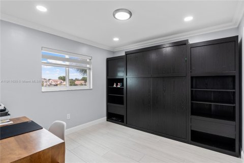 Casa en alquiler en Miami, Florida, 3 dormitorios, 167.6 m2 № 2017155 - foto 23