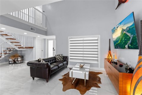 Casa en alquiler en Miami, Florida, 3 dormitorios, 167.6 m2 № 2017155 - foto 5