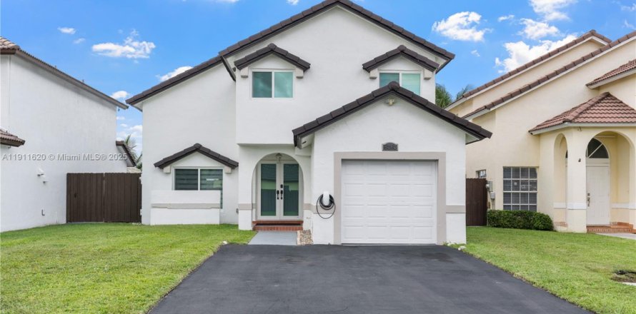 Casa en Miami, Florida 3 dormitorios, 167.6 m2 № 2017155