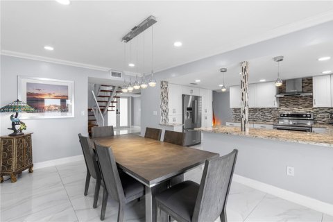 Casa en alquiler en Miami, Florida, 3 dormitorios, 167.6 m2 № 2017155 - foto 10