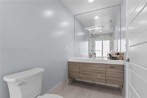 Casa en alquiler en Miami, Florida, 3 dormitorios, 167.6 m2 № 2017155 - foto 21