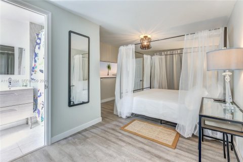 House in Hollywood, Florida 2 bedrooms, 77.85 sq.m. № 2003422 - photo 8