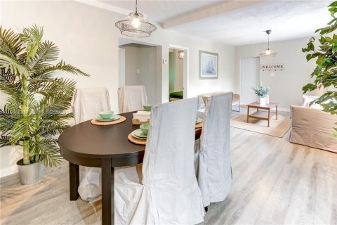 House in Hollywood, Florida 2 bedrooms, 77.85 sq.m. № 2003422 - photo 6