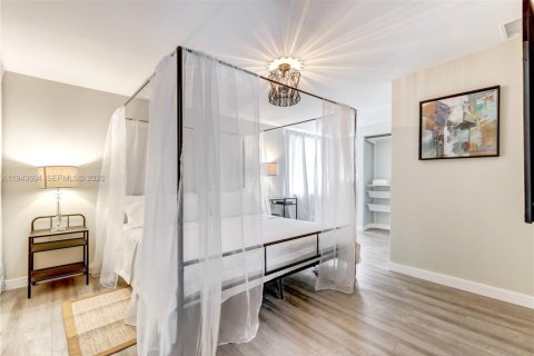 House in Hollywood, Florida 2 bedrooms, 77.85 sq.m. № 2003422 - photo 3