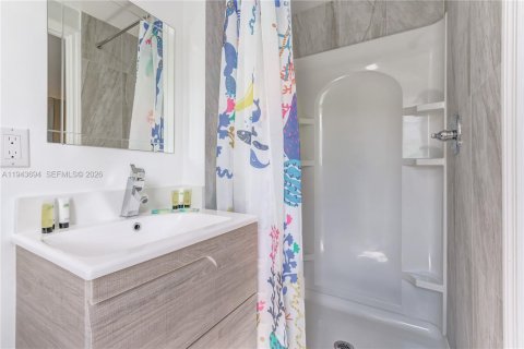 House in Hollywood, Florida 2 bedrooms, 77.85 sq.m. № 2003422 - photo 10