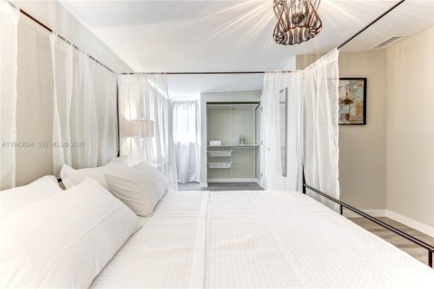 House in Hollywood, Florida 2 bedrooms, 77.85 sq.m. № 2003422 - photo 7