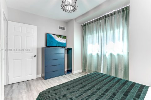 House in Hollywood, Florida 2 bedrooms, 77.85 sq.m. № 2003422 - photo 11