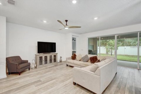 House in Valrico, Florida 4 bedrooms, 213.49 sq.m. № 2103549 - photo 11