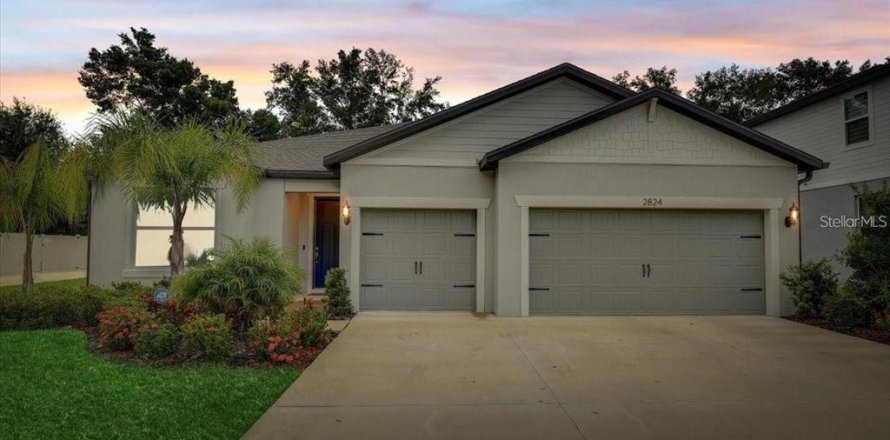 House in Valrico, Florida 4 bedrooms, 213.49 sq.m. № 2103549