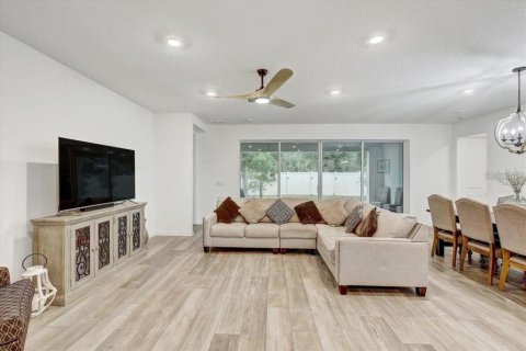 House in Valrico, Florida 4 bedrooms, 213.49 sq.m. № 2103549 - photo 10