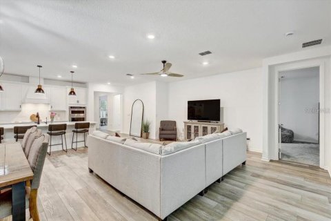 House in Valrico, Florida 4 bedrooms, 213.49 sq.m. № 2103549 - photo 13