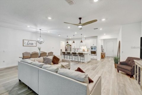 House in Valrico, Florida 4 bedrooms, 213.49 sq.m. № 2103549 - photo 12