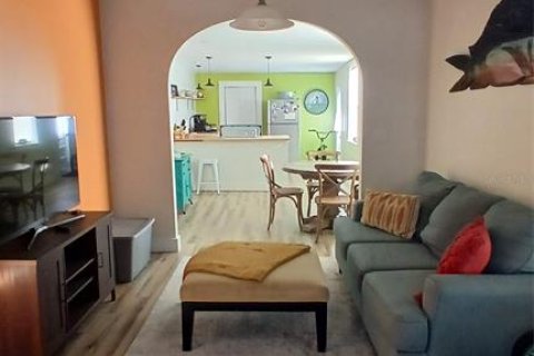 Casa en venta en Tarpon Springs, Florida, 4 dormitorios, 160.63 m2 № 2387308 - foto 5