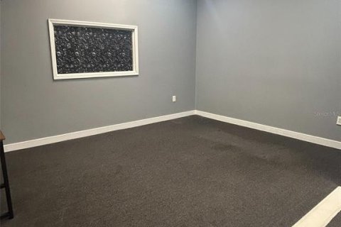 Propiedad comercial en alquiler en Altamonte Springs, Florida, 6007.62 m2 № 2142896 - foto 21