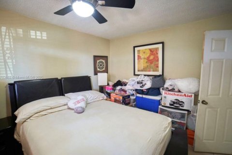 Condominio en venta en Hialeah, Florida, 2 dormitorios, 82.5 m2 № 2036663 - foto 14