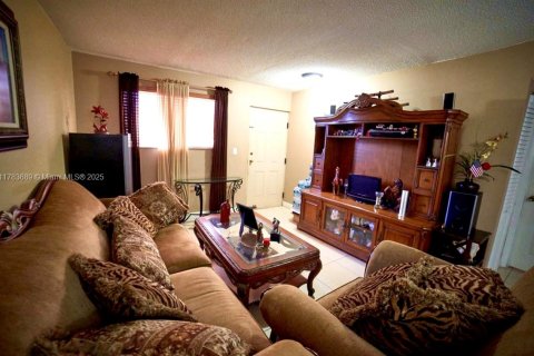 Condominio en venta en Hialeah, Florida, 2 dormitorios, 82.5 m2 № 2036663 - foto 7