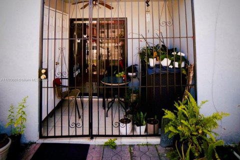 Condominio en venta en Hialeah, Florida, 2 dormitorios, 82.5 m2 № 2036663 - foto 18