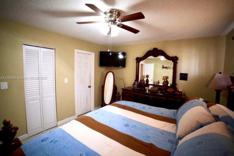 Condominio en venta en Hialeah, Florida, 2 dormitorios, 82.5 m2 № 2036663 - foto 10