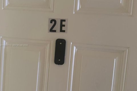 Снять в аренду квартиру в Норт-Майами-Бич, Флорида 1 спальня, 61.32м2, № 1989497 - фото 2