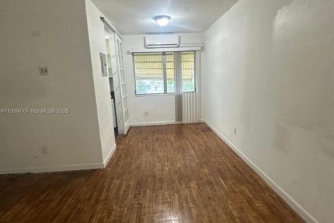 Снять в аренду квартиру в Норт-Майами-Бич, Флорида 1 спальня, 61.32м2, № 1989497 - фото 4