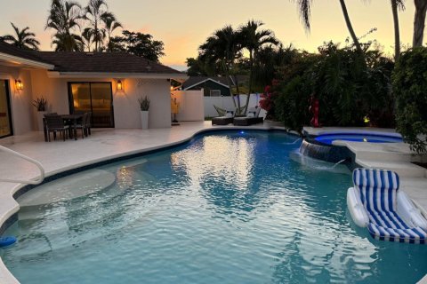 House in Boca Raton, Florida 3 bedrooms, 152.55 sq.m. № 1221490 - photo 1