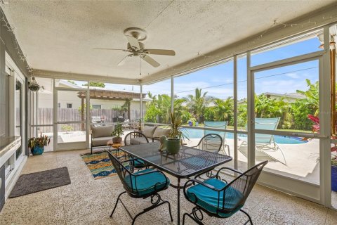 House in Saint Petersburg, Florida 4 bedrooms, 176.98 sq.m. № 1791536 - photo 28