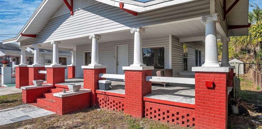 House in Tampa, Florida 3 bedrooms, 112.32 sq.m. № 1807927