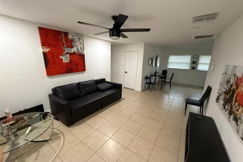 Casa en venta en Apopka, Florida, 4 dormitorios, 107.58 m2 № 1831609 - foto 2