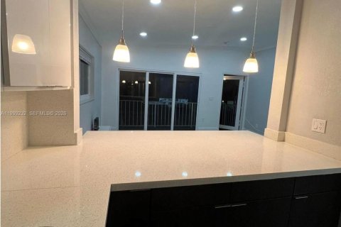 Copropriété à louer à North Miami Beach, Floride: 2 chambres, 97.55 m2 № 2064041 - photo 9