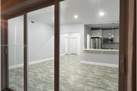 Copropriété à louer à North Miami Beach, Floride: 2 chambres, 97.55 m2 № 2064041 - photo 5