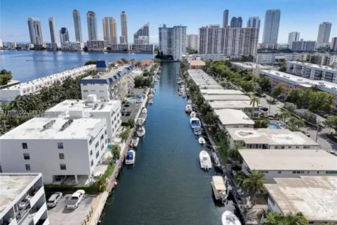 Condo à North Miami Beach, Floride, 2 chambres  № 2064041