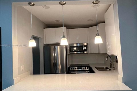 Copropriété à louer à North Miami Beach, Floride: 2 chambres, 97.55 m2 № 2064041 - photo 8