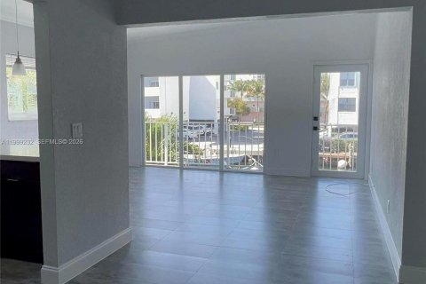 Copropriété à louer à North Miami Beach, Floride: 2 chambres, 97.55 m2 № 2064041 - photo 3