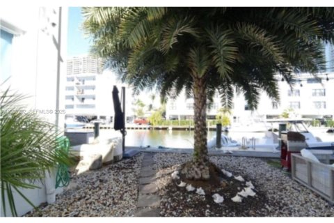 Copropriété à louer à North Miami Beach, Floride: 2 chambres, 97.55 m2 № 2064041 - photo 13