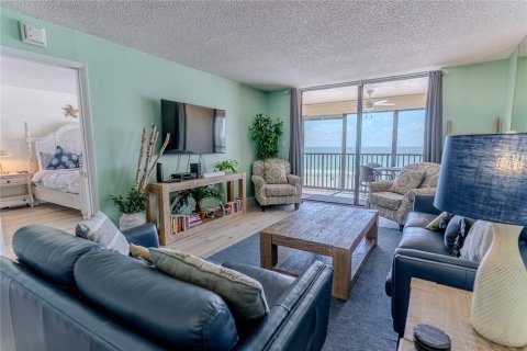 Condo in Indian Rocks Beach, Florida, 3 bedrooms № 2220357 - photo 11