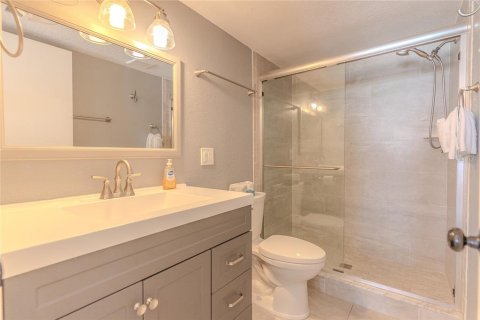 Condo in Indian Rocks Beach, Florida, 3 bedrooms № 2220357 - photo 18