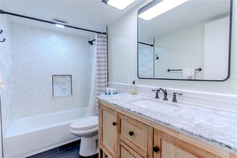 Condo in Indian Rocks Beach, Florida, 3 bedrooms № 2220357 - photo 19