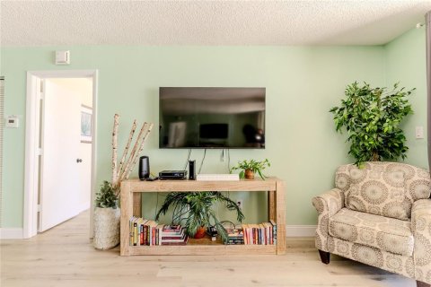Condo in Indian Rocks Beach, Florida, 3 bedrooms № 2220357 - photo 9