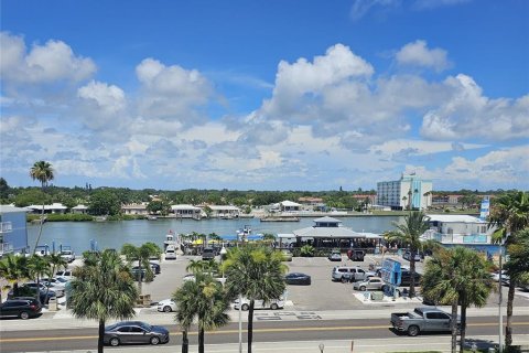 Condo in Indian Rocks Beach, Florida, 3 bedrooms № 2220357 - photo 4