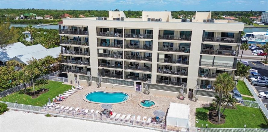 Condo in Indian Rocks Beach, Florida, 3 bedrooms № 2220357
