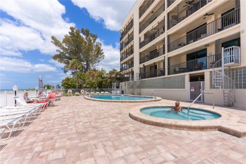 Condo in Indian Rocks Beach, Florida, 3 bedrooms № 2220357 - photo 25