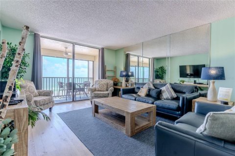 Condo in Indian Rocks Beach, Florida, 3 bedrooms № 2220357 - photo 5