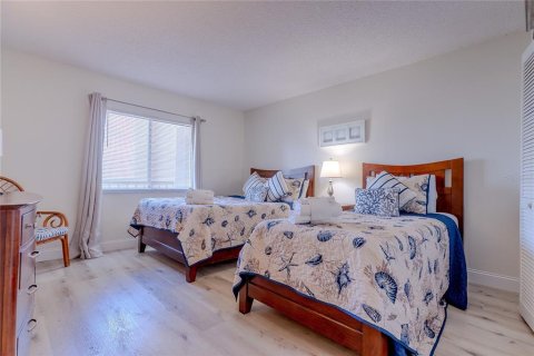 Condo in Indian Rocks Beach, Florida, 3 bedrooms № 2220357 - photo 16