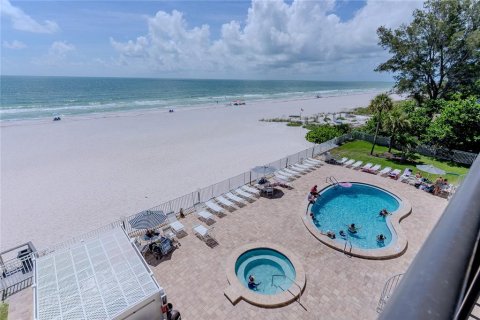 Condo in Indian Rocks Beach, Florida, 3 bedrooms № 2220357 - photo 24