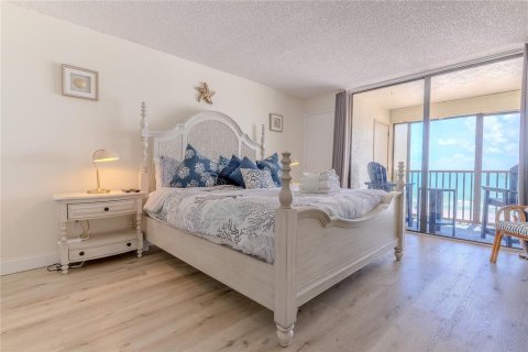 Condo in Indian Rocks Beach, Florida, 3 bedrooms № 2220357 - photo 14