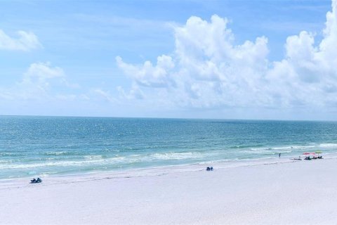 Condo in Indian Rocks Beach, Florida, 3 bedrooms № 2220357 - photo 2