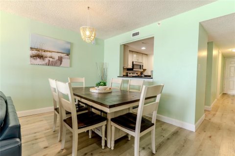 Condo in Indian Rocks Beach, Florida, 3 bedrooms № 2220357 - photo 10